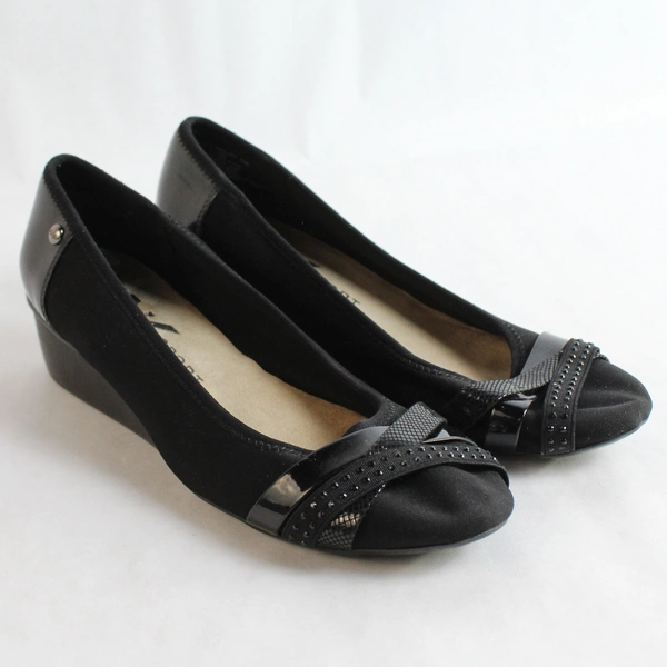 Ak Sport Women's Black Fabric Ballet Flat Heels with Strap Embellishments Sz 8.5