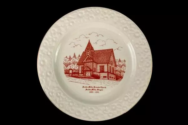 Vintage Scotts Mills Friends Church Souvenir Collector Plate Oregon 1893-1993