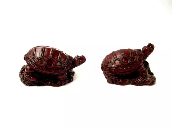 Pair Of Small Turtle Figurines Burgundy Red Resin Chinese Asian 