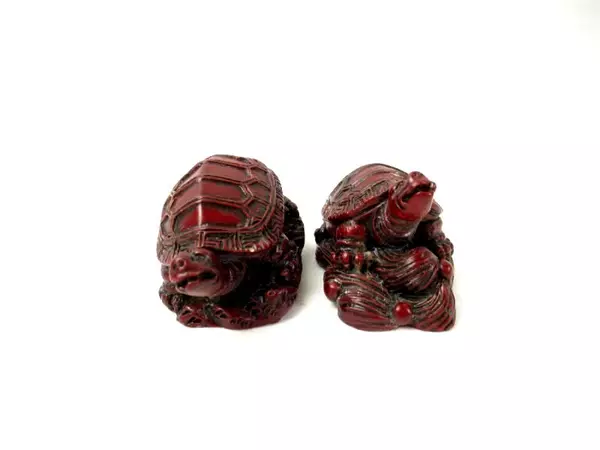 Pair Of Small Turtle Figurines Burgundy Red Resin Chinese Asian 