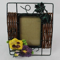Vintage Russ Wicker Weave Photo Frame for 2" x 3" Pictures, Pre-owned