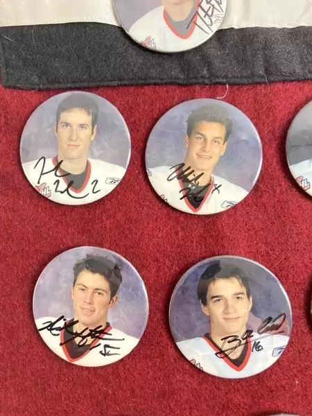 Felt Display Banner Rack 27 Portland Winter Hawks Autographs Picture Buttons