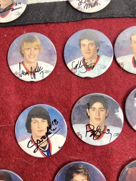 Felt Display Banner Rack 27 Portland Winter Hawks Autographs Picture Buttons