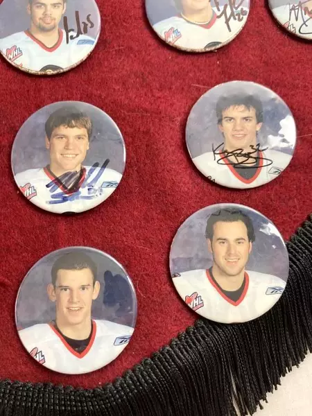 Felt Display Banner Rack 27 Portland Winter Hawks Autographs Picture Buttons