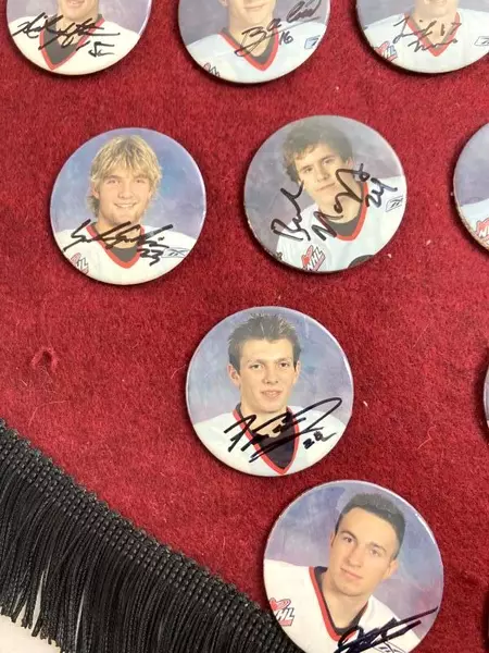 Felt Display Banner Rack 27 Portland Winter Hawks Autographs Picture Buttons