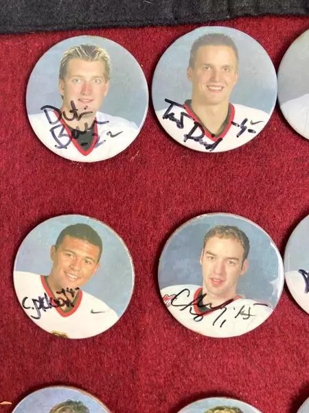 Felt Display Banner Rack 27 Portland Winter Hawks Picture Buttons Autographed