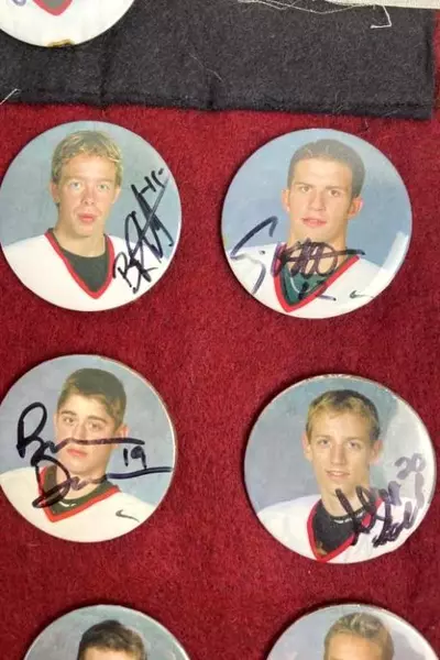 Felt Display Banner Rack 27 Portland Winter Hawks Picture Buttons Autographed