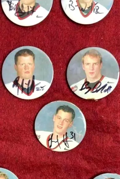 Felt Display Banner Rack 27 Portland Winter Hawks Picture Buttons Autographed