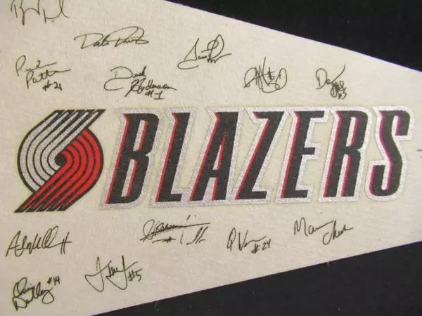 2002-2003 Portland Trail Blazers Pennant with Facsimile Signatures 18"