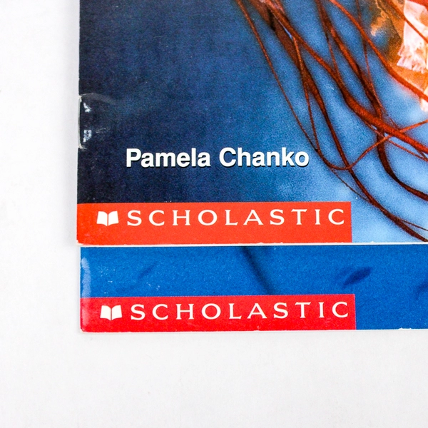 Lot of 2 Scholastic Books Sea Creatures & Sharks 1998 Science Emergent Readers 