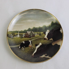 Grazing In The Grass by Lowell Herrero Franklin Mint Cow Plate 8"