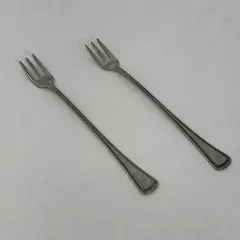 2 Oneida 1881 Rogers Needlepoint Beaded Artistry Stainless Cocktail Forks