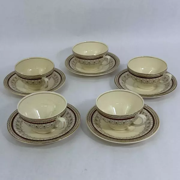 Set of 5 Wood And Sons Pall Mall Red Band Cups And Saucers