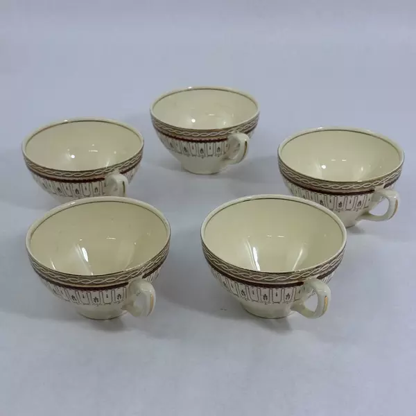 Set of 5 Wood And Sons Pall Mall Red Band Cups And Saucers