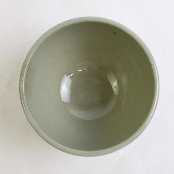Small Unbranded Round Ceramic Bowl Green White Simple 2.5" Tall