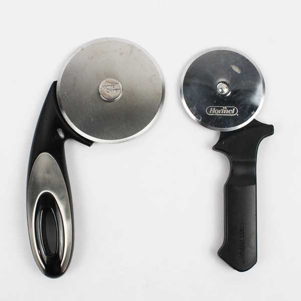 Lot Of 2 Hormel & Jamie Oliver Pizza Wheel Cutter Medium & Small Black