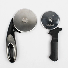 Lot Of 2 Hormel & Jamie Oliver Pizza Wheel Cutter Medium & Small Black