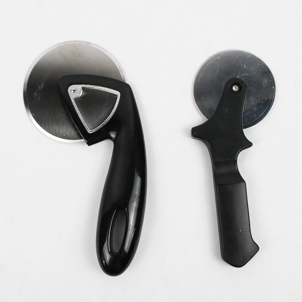 Lot Of 2 Hormel & Jamie Oliver Pizza Wheel Cutter Medium & Small Black