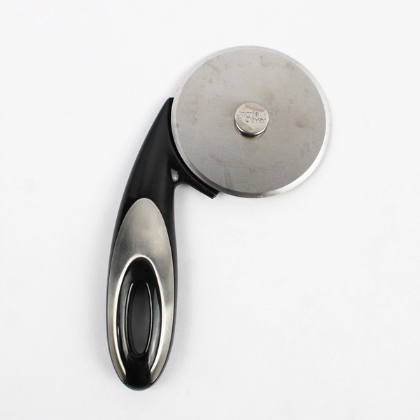 Lot Of 2 Hormel & Jamie Oliver Pizza Wheel Cutter Medium & Small Black