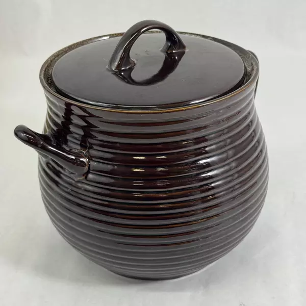 Crate And Barrel Brunswick Ribbed Two Handle Brown Bean Pot