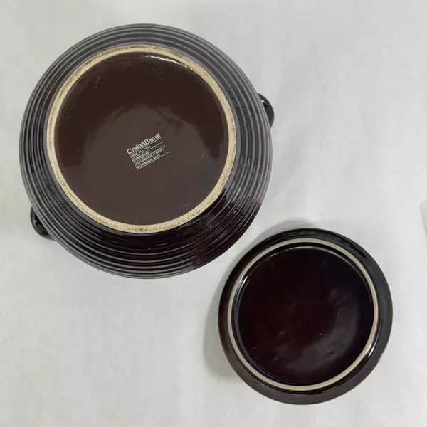 Crate And Barrel Brunswick Ribbed Two Handle Brown Bean Pot