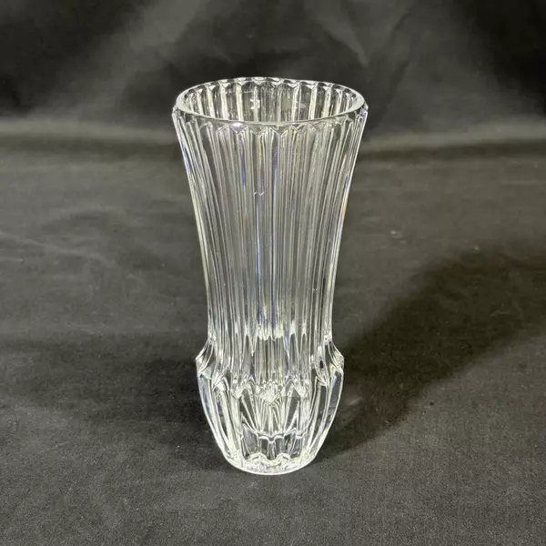 Avon 1977 Seasons Greetings Crystal Bud Vase