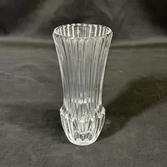 Avon 1977 Seasons Greetings Crystal Bud Vase