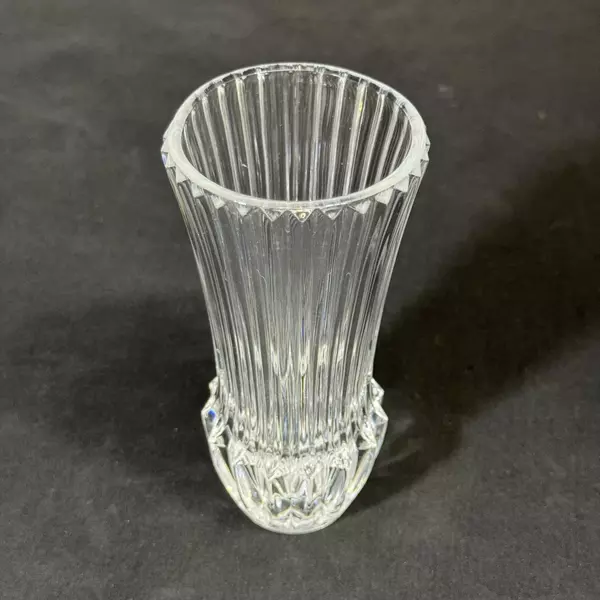 Avon 1977 Seasons Greetings Crystal Bud Vase