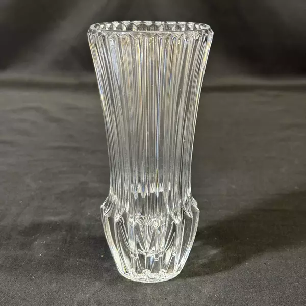 Avon 1977 Seasons Greetings Crystal Bud Vase