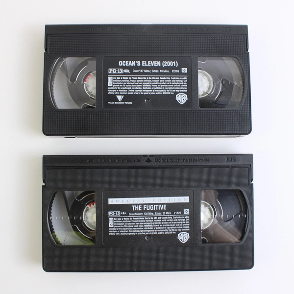 Lot Of 2 Warner Bros VHS: Ocean's Eleven 2001 & The Fugitive 1993