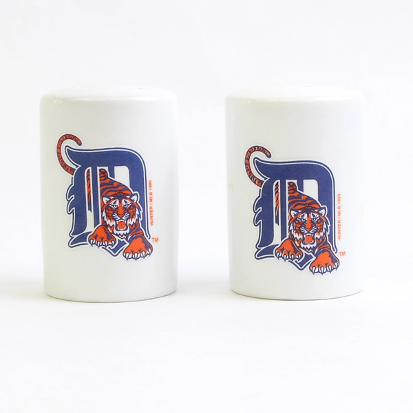 1999 MLB Detroit Tigers Baseball Salt & Pepper Shakers White Ceramic Tiger Logo