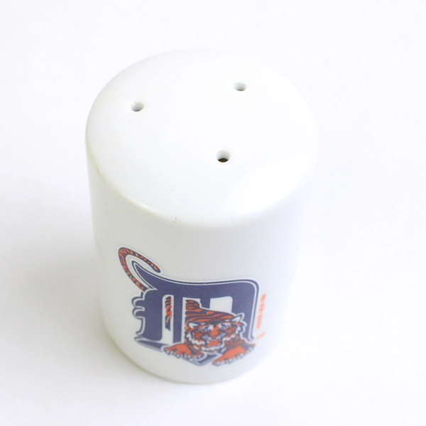 1999 MLB Detroit Tigers Baseball Salt & Pepper Shakers White Ceramic Tiger Logo