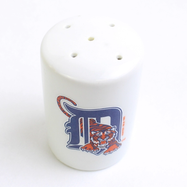 1999 MLB Detroit Tigers Baseball Salt & Pepper Shakers White Ceramic Tiger Logo