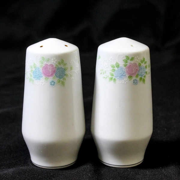 Porcelain Salt And Pepper Shaker Set Made In Japan White With Flowers