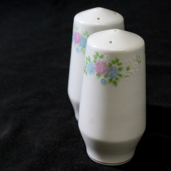 Porcelain Salt And Pepper Shaker Set Made In Japan White With Flowers