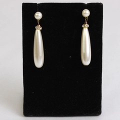Unmarked White Faux Pearl Drop Earrings Gold-Tone Metal