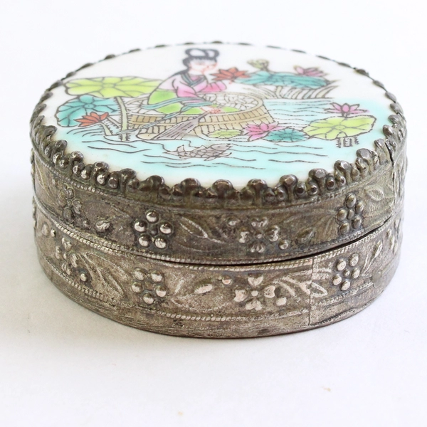 Vtg Silver Plated Chinese Pill Box With Mirror Geisha Lotus Pattern 2.25 Inch