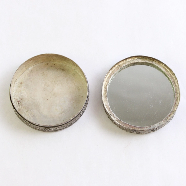 Vtg Silver Plated Chinese Pill Box With Mirror Geisha Lotus Pattern 2.25 Inch