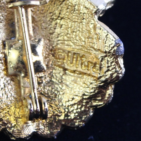 Vintage Ultra Gold-Tone Blue & Clear Rhinestones Angel Shoulder Brooch