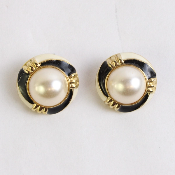 Unmarked Round Faux Pearl Black Enamel Gold-Tone Stud Earrings