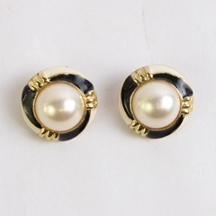 Unmarked Round Faux Pearl Black Enamel Gold-Tone Stud Earrings