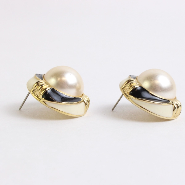 Unmarked Round Faux Pearl Black Enamel Gold-Tone Stud Earrings
