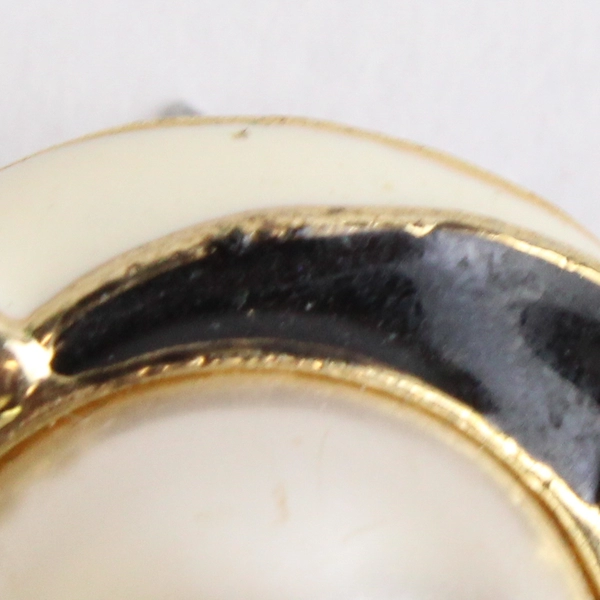 Unmarked Round Faux Pearl Black Enamel Gold-Tone Stud Earrings