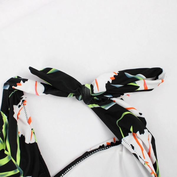 CUPSHE One-Piece Cut Deep V Black Floral One Piece Swinsuit Size M NWT