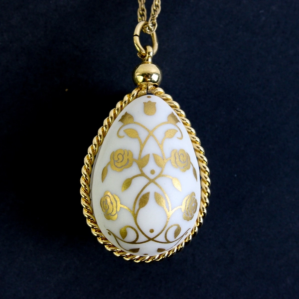 VTG Franklin Mint Bisque Porcelain Easter Egg Pendant 24K Gold Accents 12K Chain
