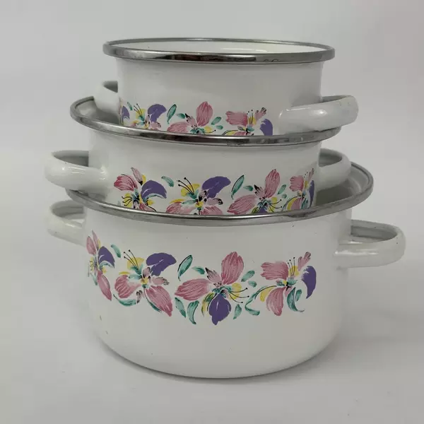 Set Of 3 Enamelware Sauce Pans With A Floral Pattern