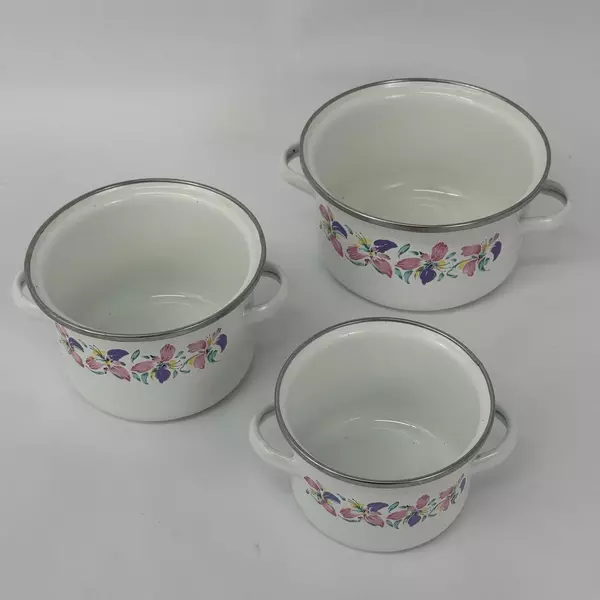Set Of 3 Enamelware Sauce Pans With A Floral Pattern