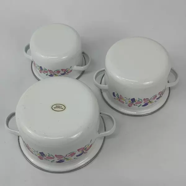 Set Of 3 Enamelware Sauce Pans With A Floral Pattern