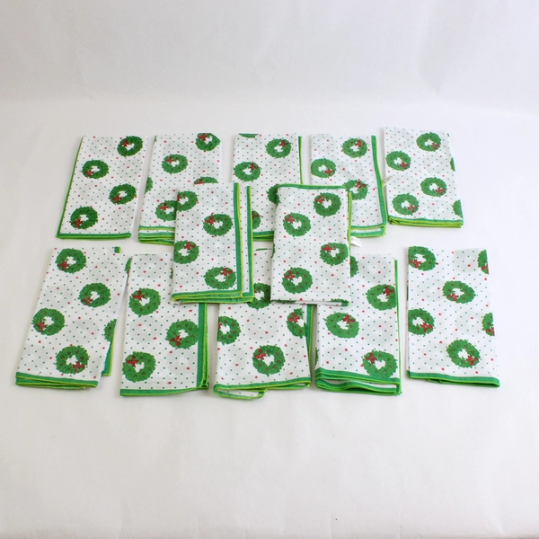 Set Of 12 Lintex Co Green/White Christmas Wreath Pattern Cloth Napkins 17" x 17"