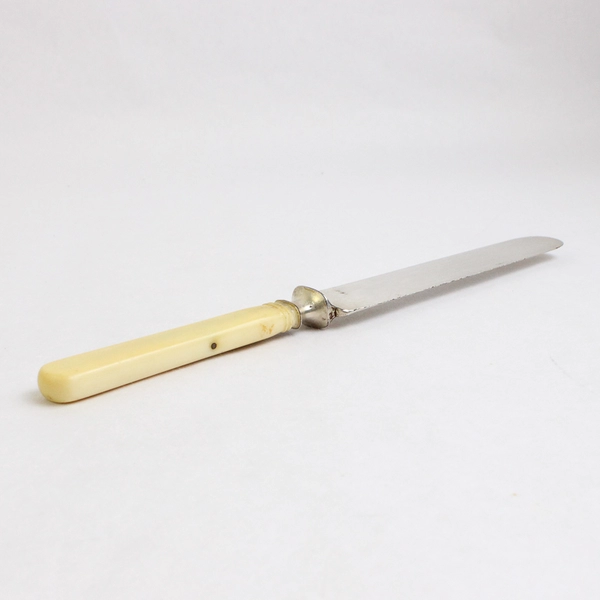 Lot of 5 Antique Landers Frary Clark Silverplated Dinner Knives Bakelite Handles